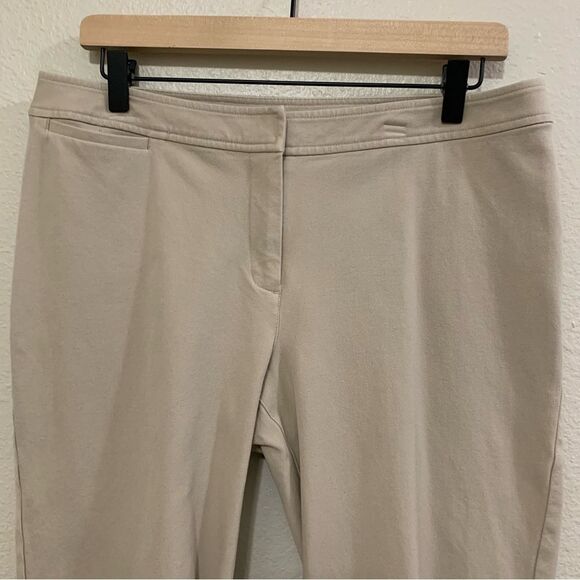 CHICO’S Crop pants women’s size 1.5 or  M/10 Tan flat front wide leg. - Picture 4 of 13